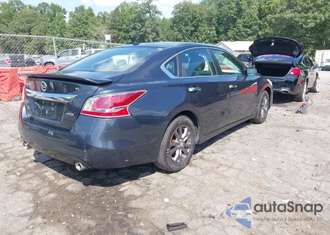 2015 Nissan Altima 2.5 S z USA, uszkodzony, nr VIN 1N4AL3AP4FC471817
